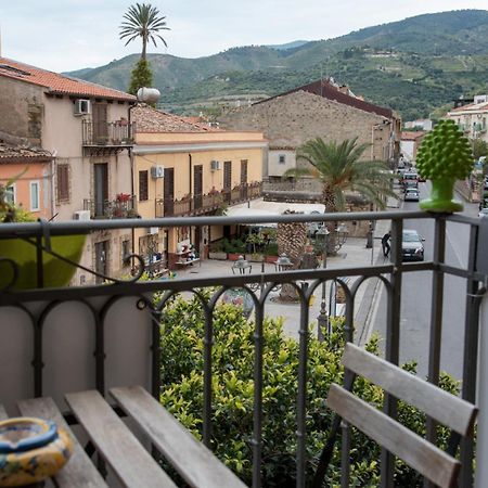 The Palace B&B And Apartments Santo Stefano di Camastra Exterior photo