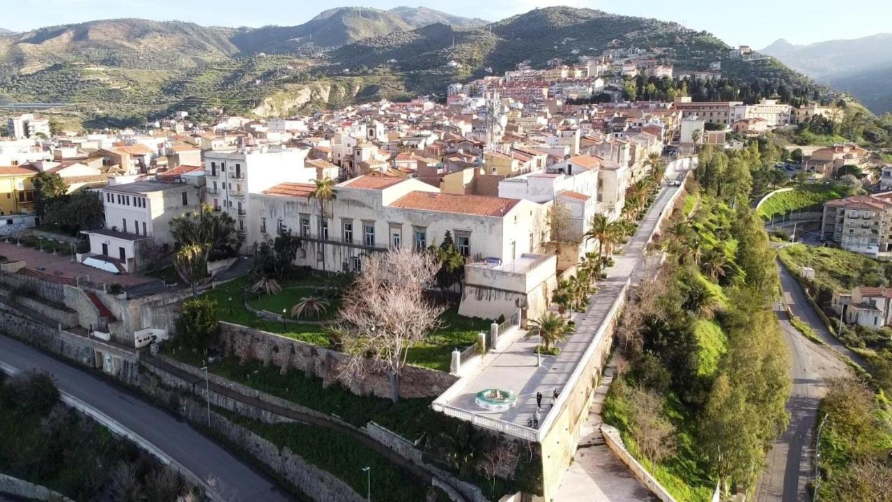 The Palace B&B And Apartments Santo Stefano di Camastra Exterior photo