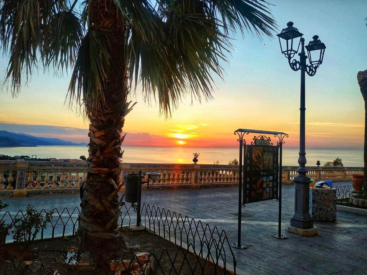 The Palace B&B And Apartments Santo Stefano di Camastra Exterior photo