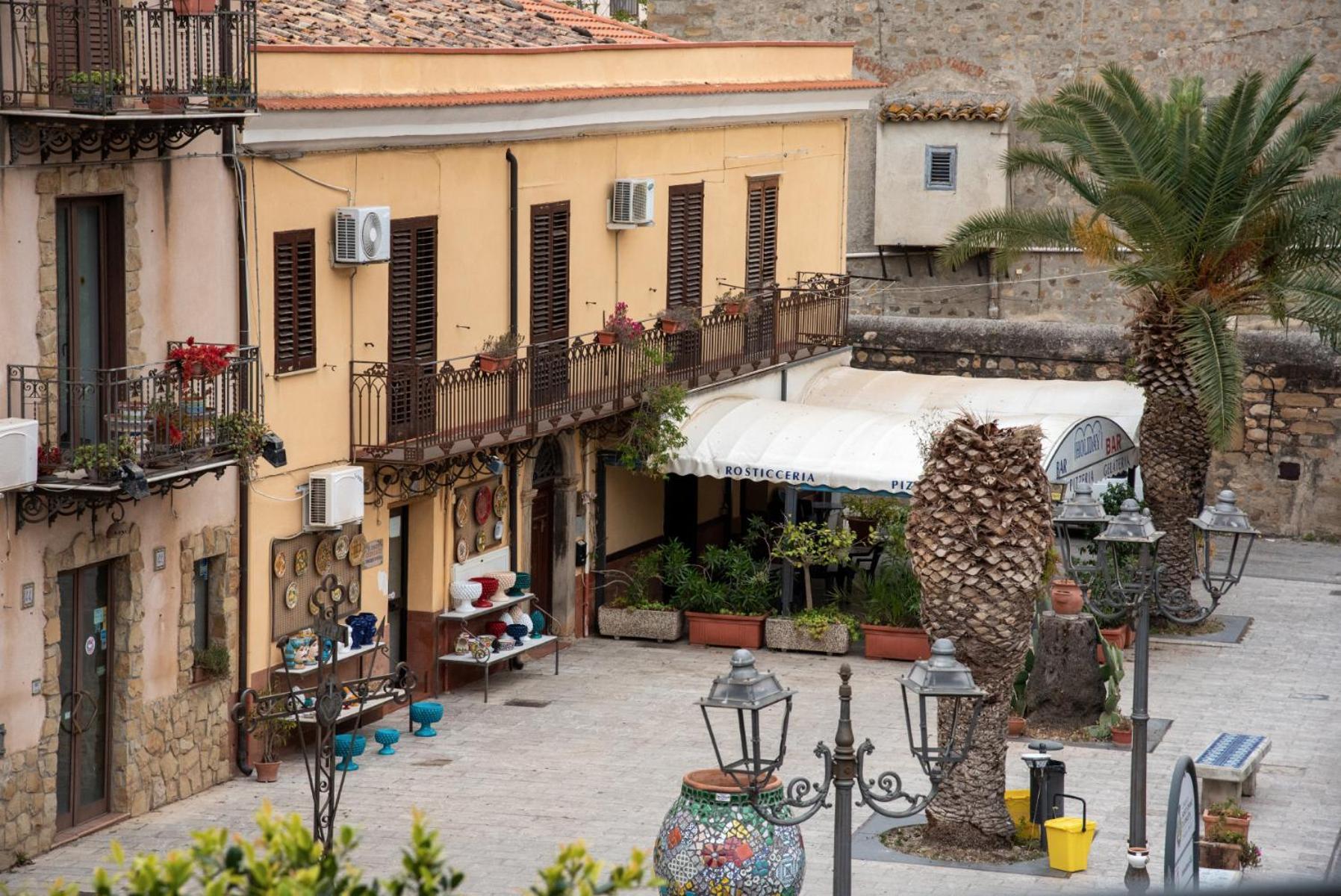 The Palace B&B And Apartments Santo Stefano di Camastra Exterior photo